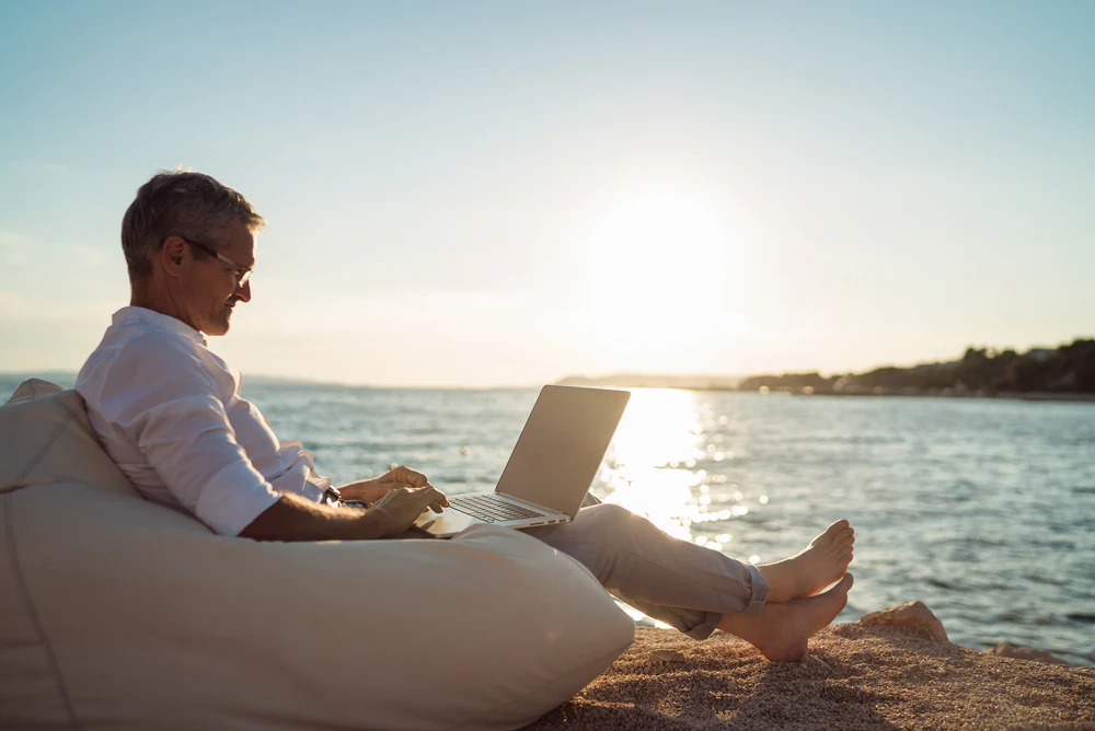 How to Work Remotely While Traveling Full-Time
